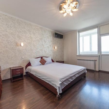 Большая 3 Комнатная На Осокорках Гмирі 2 Kiev Exterior foto
