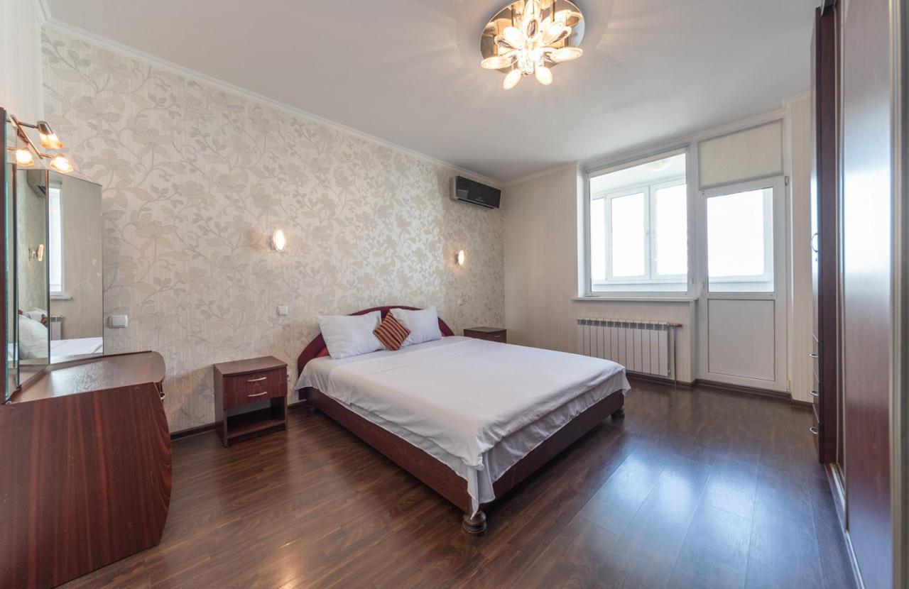 Большая 3 Комнатная На Осокорках Гмирі 2 Kiev Exterior foto